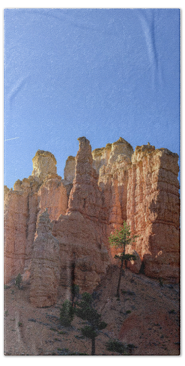Majestic Bryce Canyon Formations Bath Towel