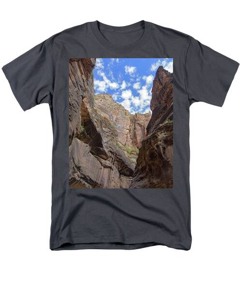 Majestic Canyon Sky View In The Narrows Men's T-Shirt  (Regular Fit)