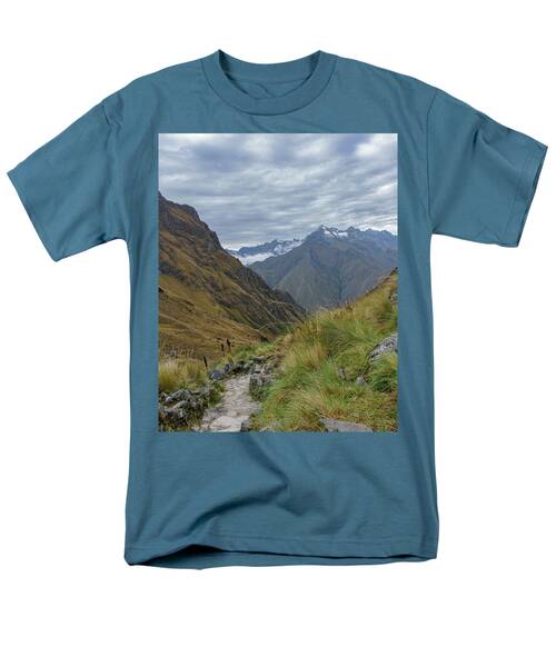 Trail Through Majestic Mountain Landscape To Dead Woman's Pass Men's T-Shirt  (Regular Fit)