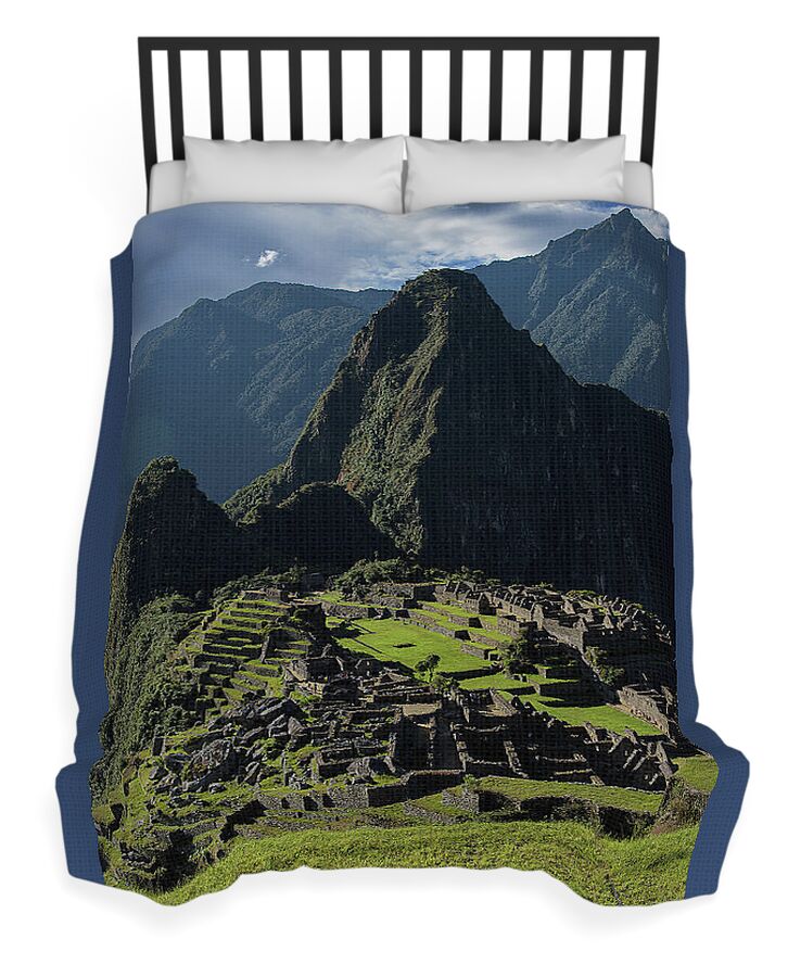 Majestic Ruins In A Mountain Valley Duvet Cover