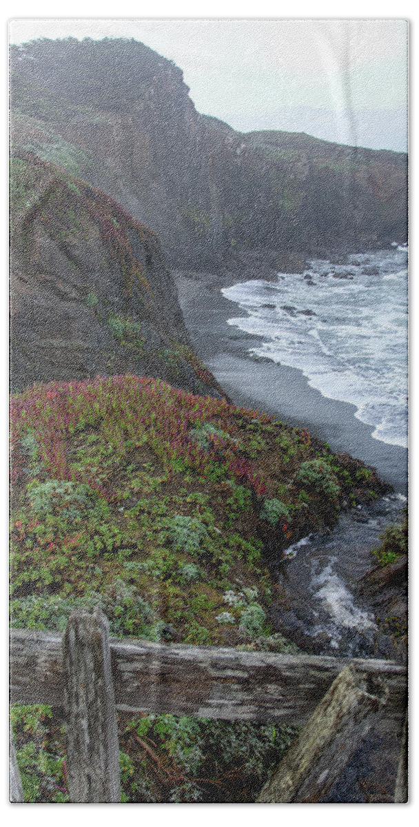 Rocky Coastline With Vibrant Foliage Bath Towel