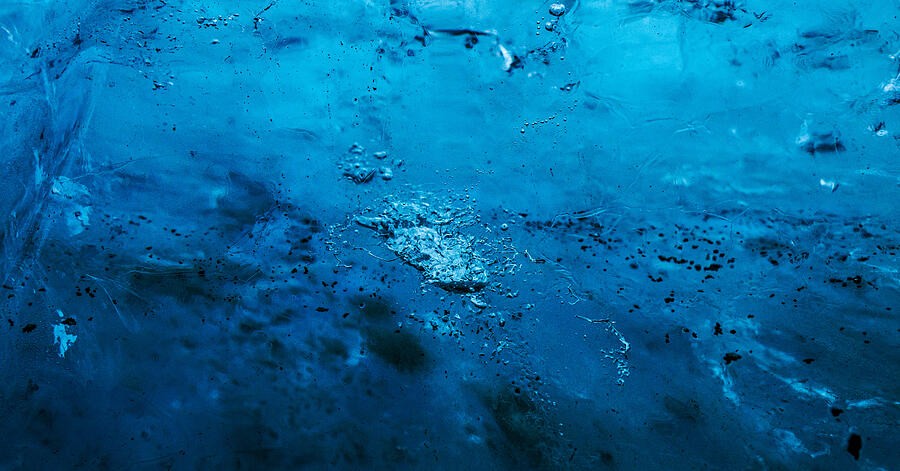 Bubbles Suspended in Blue Ice