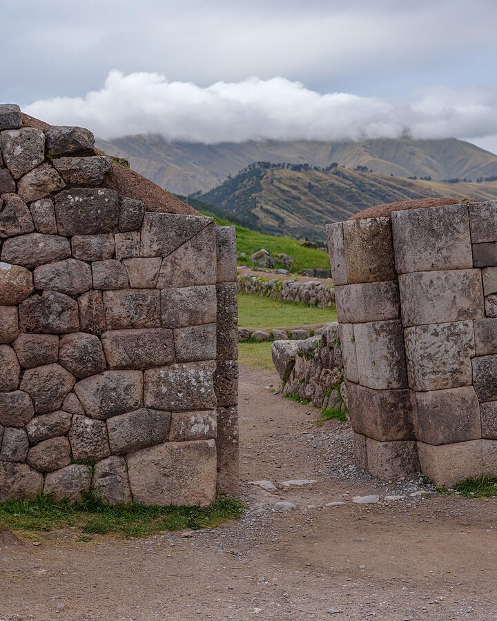 An Open Gateway Toward the Mountains