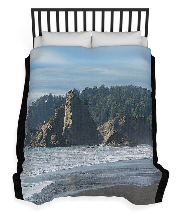 Dramatic Coastal Rock Formations Duvet Cover