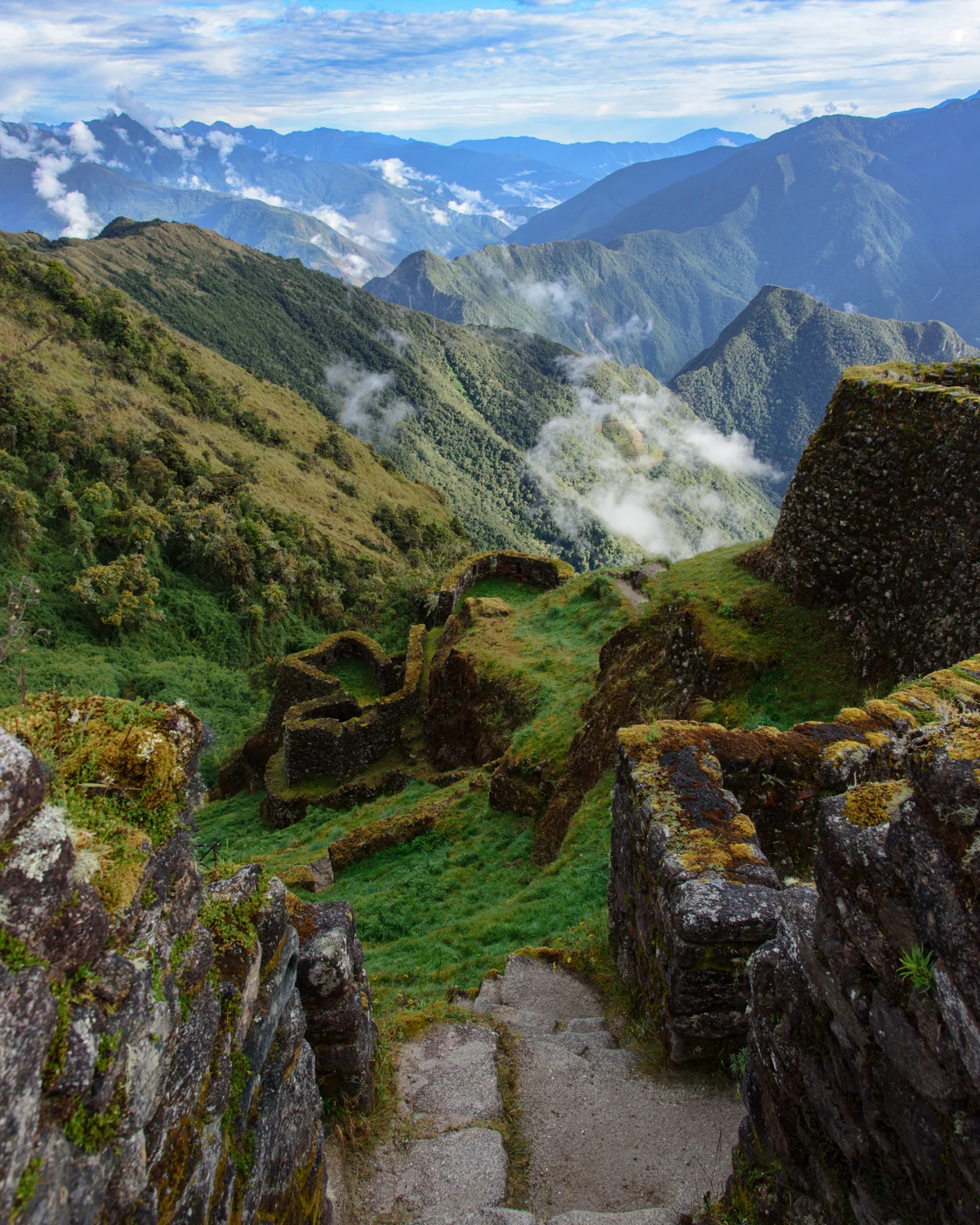 Phuyupatamarca — Terraces above the cloud forest