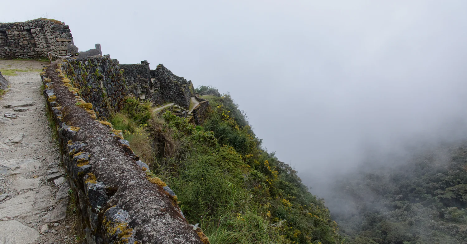 Sayacmarca — Stone passages at the edge of the clouds