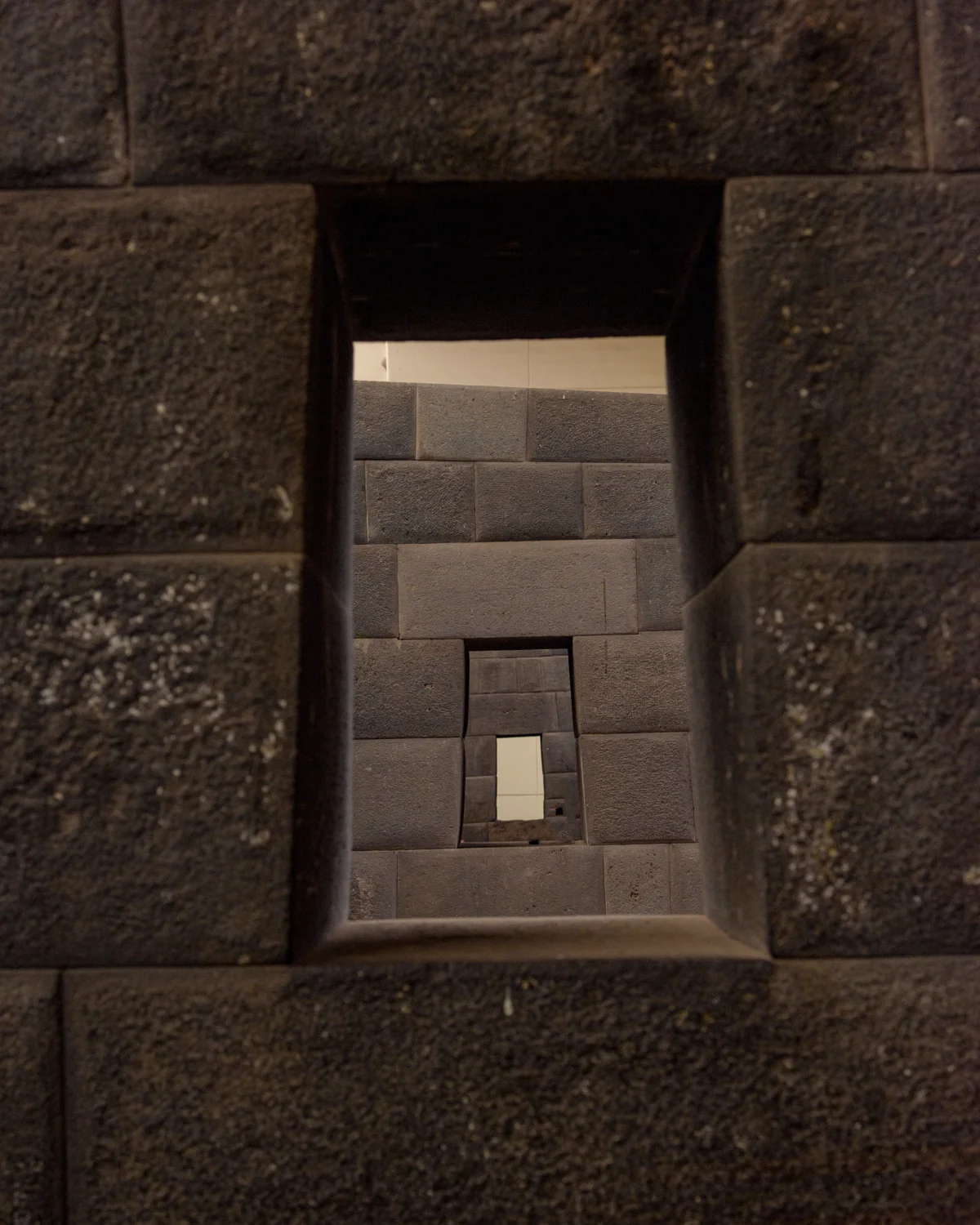 Aligned openings in the surviving Inca stonework at Qorikancha