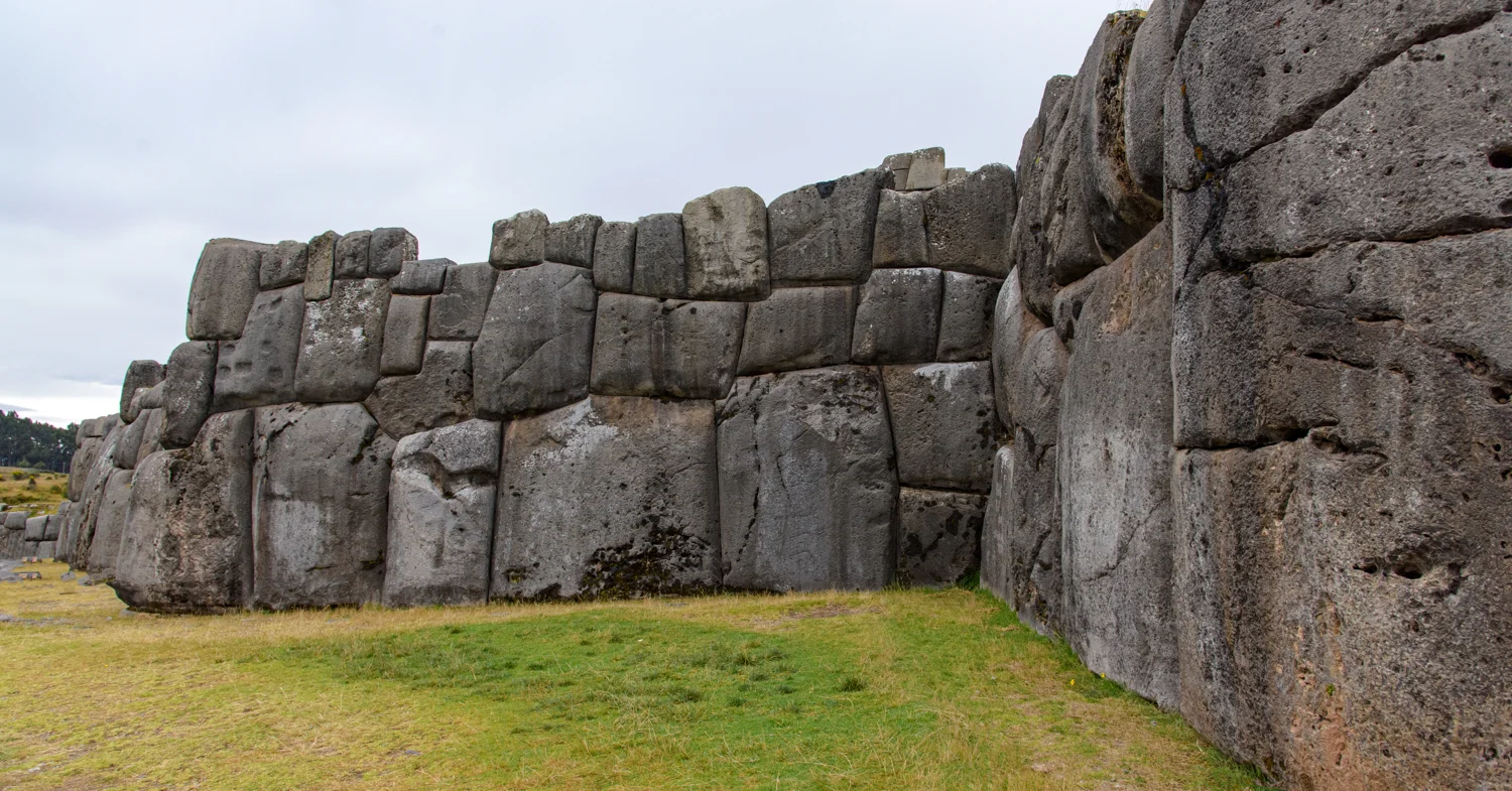 Large fitted blocks along the zigzag walls of Sacsayhuamán